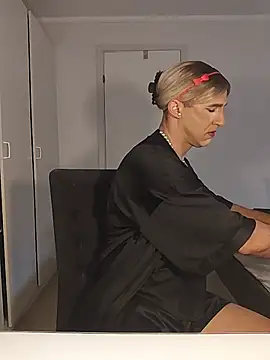 kirstenstone online show from March 7, 2026, 9:48 am