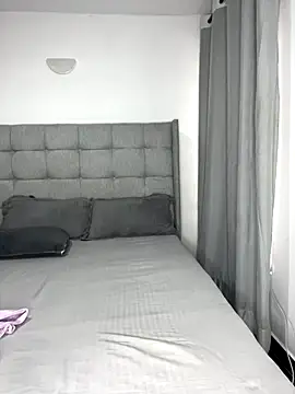 prettiepearl online show from September 21, 2025, 6:40 am