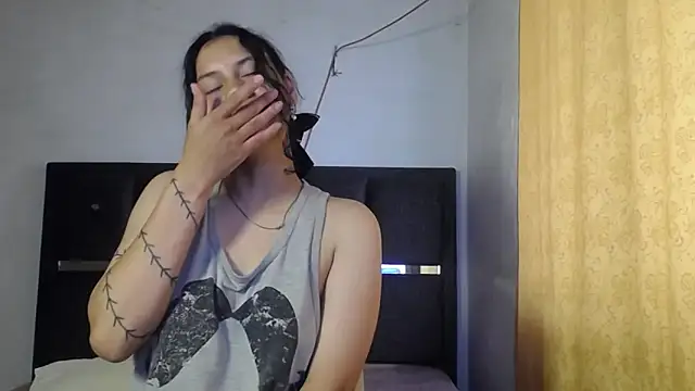 realshy-Stepsis online show from April 14, 2026, 1:27 pm