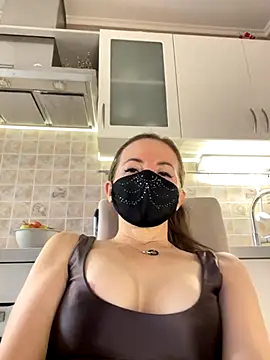 MilfeaN online show from November 5, 2025, 8:17 am