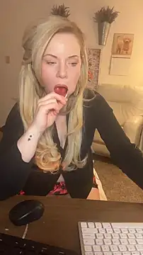 EllaSnow online show from January 17, 2025, 8:34 am