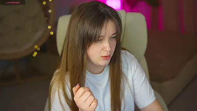 DonnaLustt online show from April 13, 2026, 6:56 pm