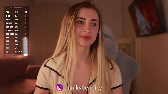 Snapshot of Coconutkittyy chatting on March 5, 2025, 6:45 pm Coconutkittyy online show from March 5, 2025, 6:45 pm