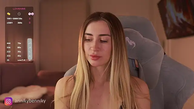 Snapshot of Coconutkittyy chatting on March 9, 2025, 9:03 pm Coconutkittyy online show from March 9, 2025, 9:03 pm