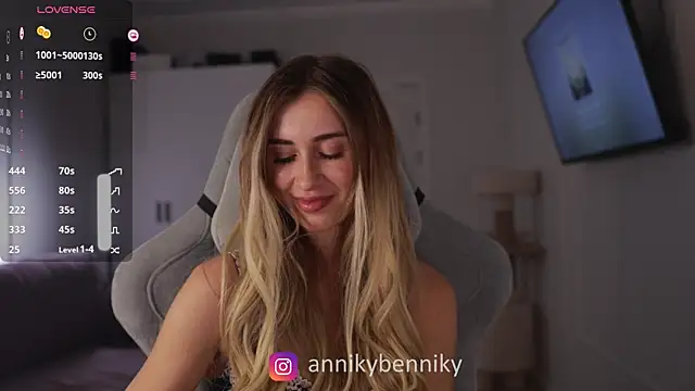 Snapshot of Coconutkittyy chatting on February 18, 2025, 6:37 pm Coconutkittyy online show from February 18, 2025, 6:37 pm