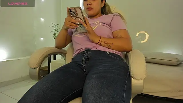 julietha taylor online show from September 10, 2025, 2:32 am