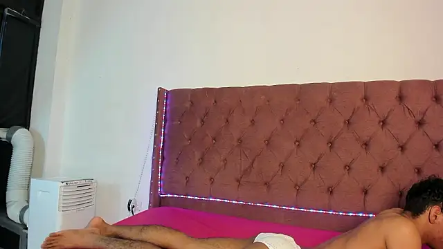 boys yourparty online show from March 4, 2026, 1:02 am