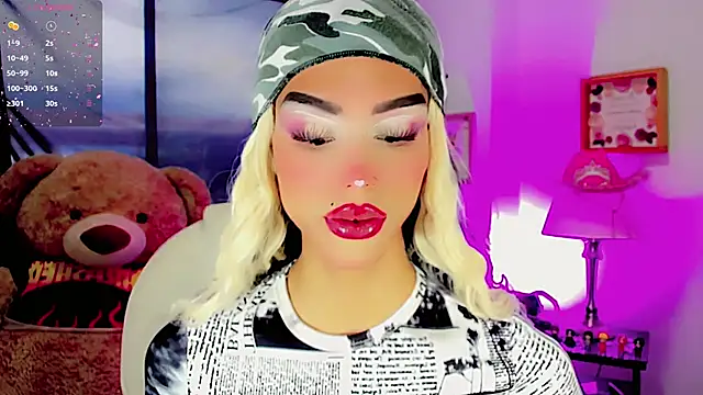 dollswit01 online show from February 3, 2025, 9:50 pm