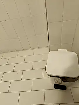 Kalia Cross online show from September 22, 2025, 8:09 am