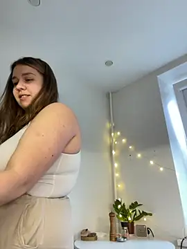 SuzieMurray online show from November 8, 2025, 9:13 am