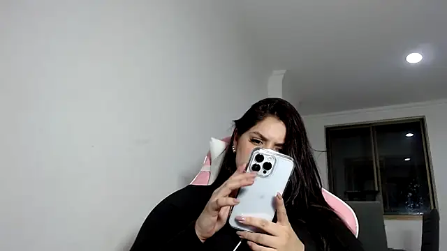 kimberlyhills1 online show from March 10, 2025, 11:06 pm