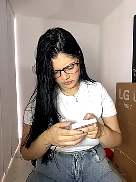 kimberlyhills1 online show from November 6, 2025, 8:02 pm