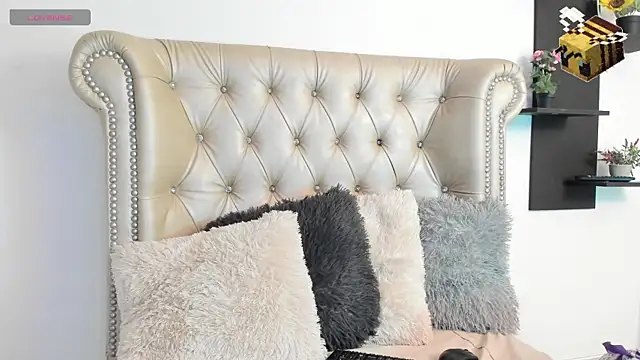 AlexaFoxy18 online show from February 14, 2025, 5:41 am