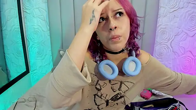 AlexaFoxy18 online show from April 15, 2026, 7:47 am