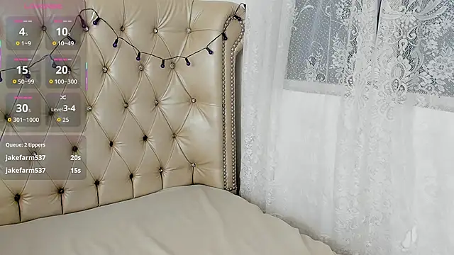 AlexaFoxy18 online show from October 8, 2025, 6:04 am