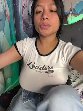 Snapshot of Im_Little chatting on November 22, 2025, 4:00 am Im Little online show from November 22, 2025, 4:00 am