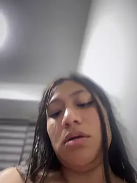 Snapshot of Im_Little chatting on February 13, 2025, 3:18 am Im Little online show from February 13, 2025, 3:18 am