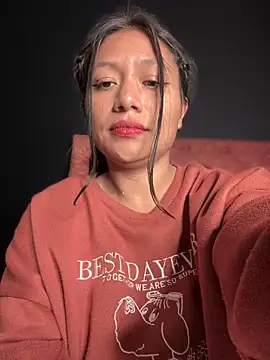 Snapshot of Im_Little chatting on February 28, 2025, 6:32 am Im Little online show from February 28, 2025, 6:32 am