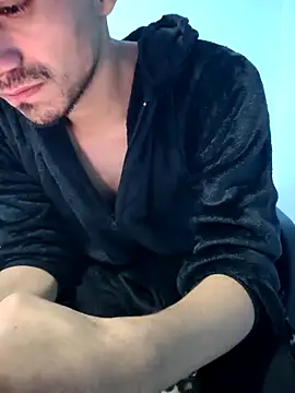 charlesss19 online show from December 1, 2025, 10:05 am