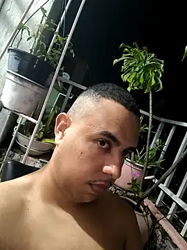 FABINHOSEOAU online show from December 5, 2024, 3:31 am