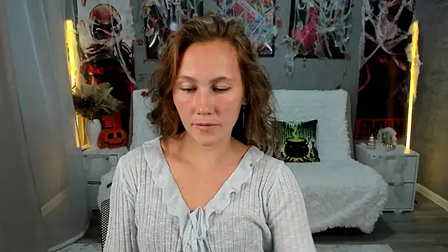 MichelleOrtis online show from October 26, 2025, 12:38 pm