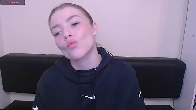 MissOliviaa  online show from March 7, 2025, 1:40 pm