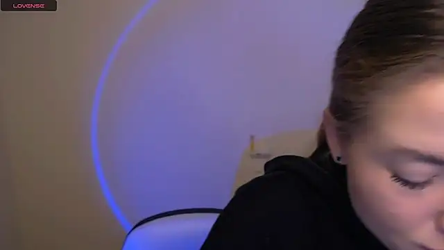 MissOliviaa  online show from October 30, 2025, 9:07 am