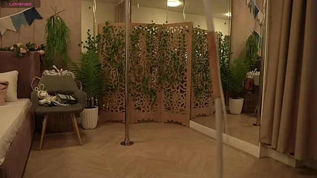 Smiley Mia online show from October 2, 2025, 5:11 am