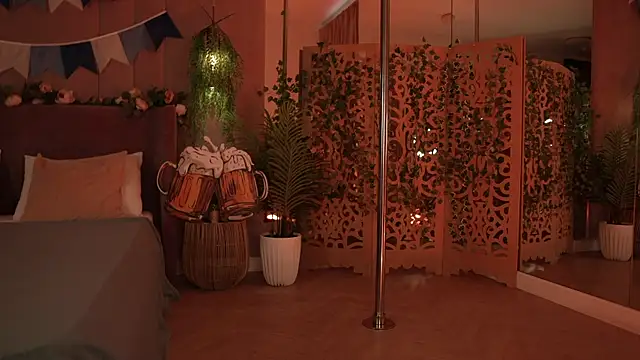 Smiley Mia online show from October 1, 2025, 5:34 am