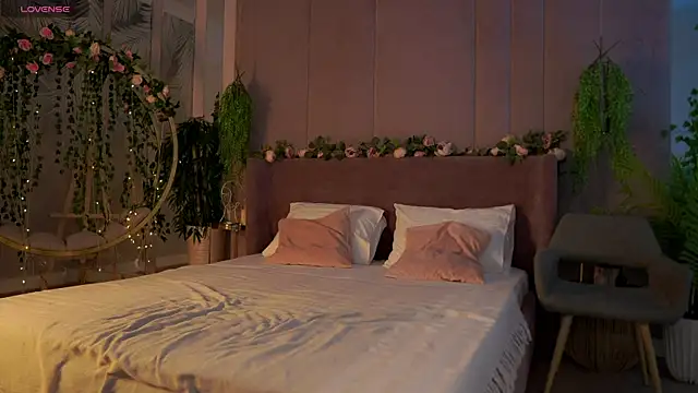 Smiley Mia online show from September 26, 2025, 5:03 am