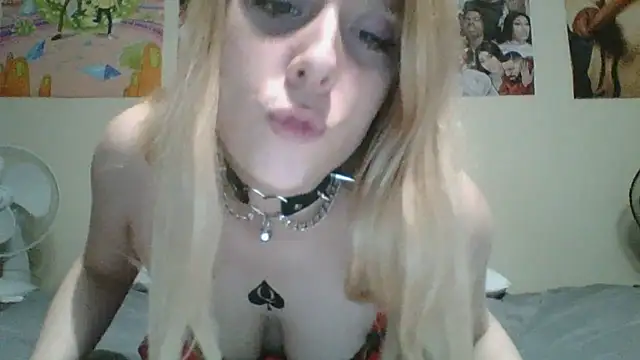 Snapshot of 420queenxo chatting on December 2, 2024, 7:55 pm 420queenxo online show from December 2, 2024, 7:55 pm