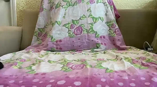 heartqqute26 online show from January 15, 2025, 8:30 am