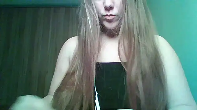 Evasapples online show from February 27, 2026, 6:41 pm