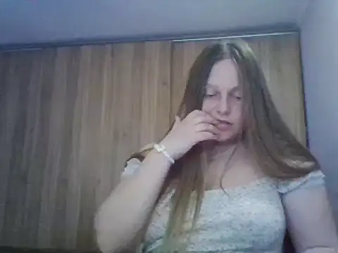 Evasapples online show from February 28, 2025, 4:53 pm