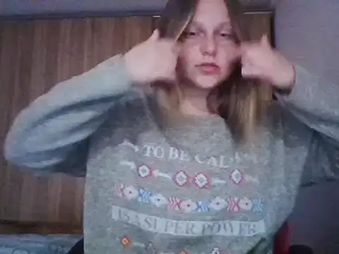 Evasapples online show from March 7, 2025, 8:55 pm