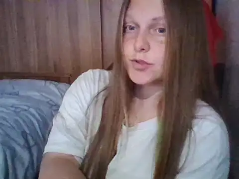 Evasapples online show from March 13, 2025, 10:32 pm