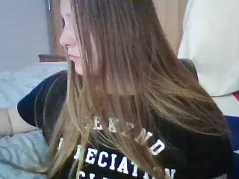 Evasapples online show from March 9, 2025, 7:59 pm