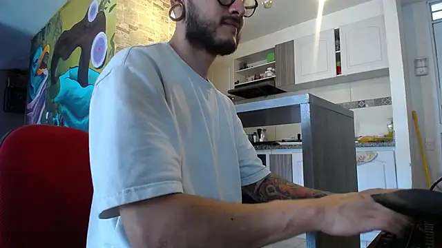 tatouagendecouple online show from February 6, 2025, 6:35 pm