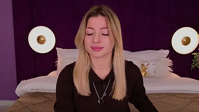 HelenaMorgan online show from November 5, 2025, 3:09 am