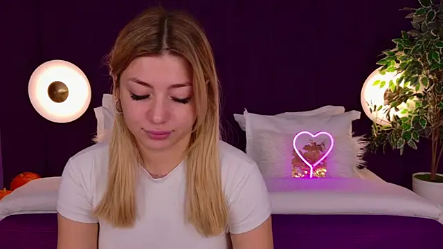 HelenaMorgan online show from October 18, 2025, 3:08 am