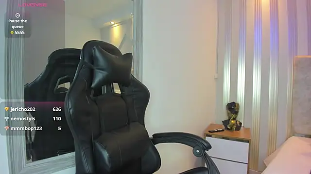 Tayra Pradit online show from March 5, 2025, 2:25 am