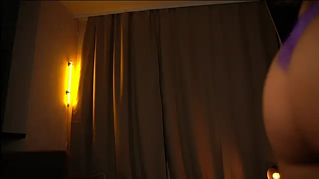 elisa moon online show from December 21, 2024, 8:10 pm