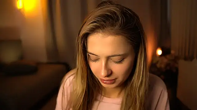 elisa moon online show from December 12, 2024, 7:30 am