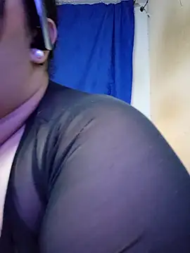 valeriadiax online show from April 17, 2026, 6:49 am