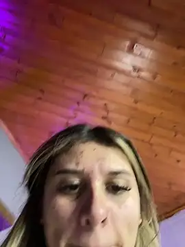 Snapshot of aliisonn_parker26 chatting on February 21, 2025, 10:04 pm aliisonn parker26 online show from February 21, 2025, 10:04 pm