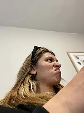 Snapshot of aliisonn_parker26 chatting on February 4, 2025, 10:34 pm aliisonn parker26 online show from February 4, 2025, 10:34 pm