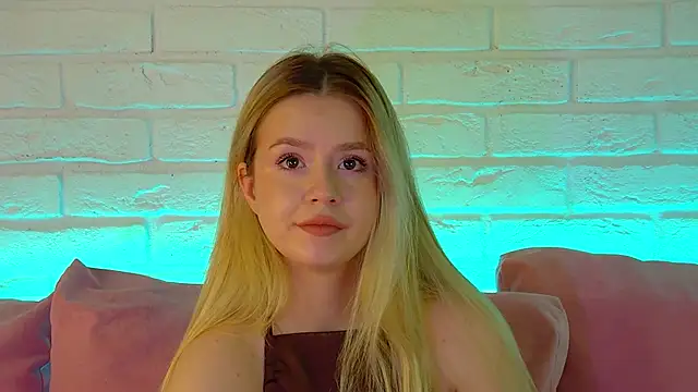 MilanaBalmain online show from February 28, 2026, 6:02 am