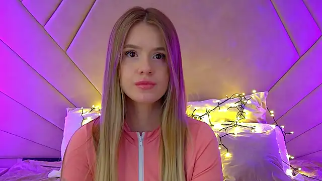 MilanaBalmain online show from March 10, 2025, 12:17 pm