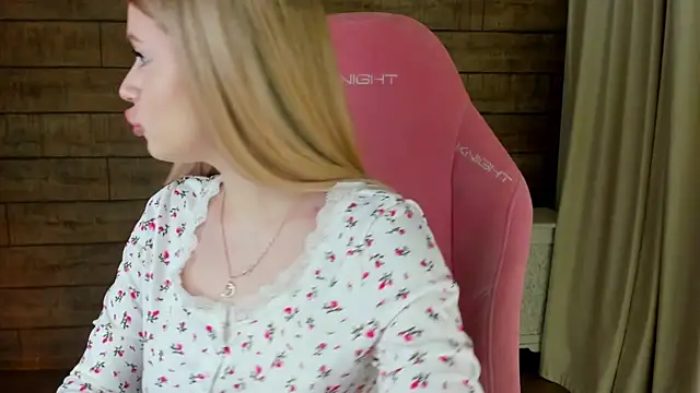 MilanaBalmain online show from April 8, 2026, 4:08 pm