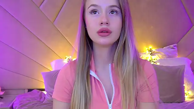 MilanaBalmain online show from March 12, 2025, 11:01 pm